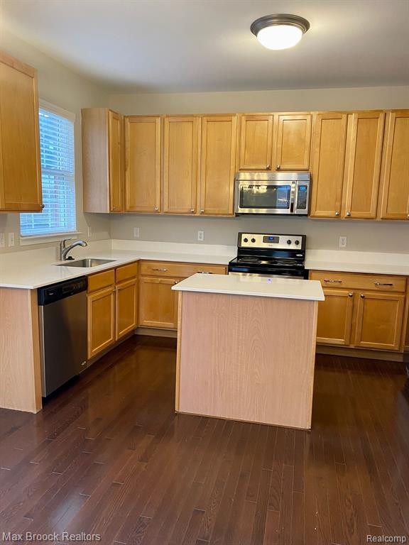 41853 YEATS Drive, Novi, MI — Photo 8