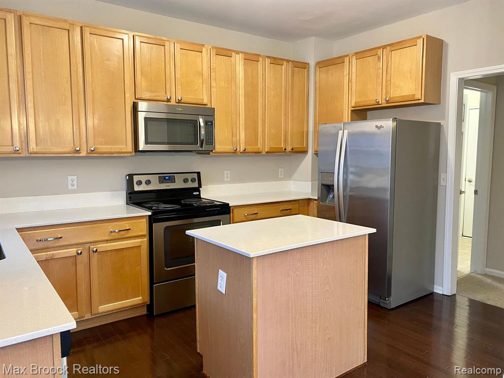 41853 YEATS Drive, Novi, MI — Photo 9