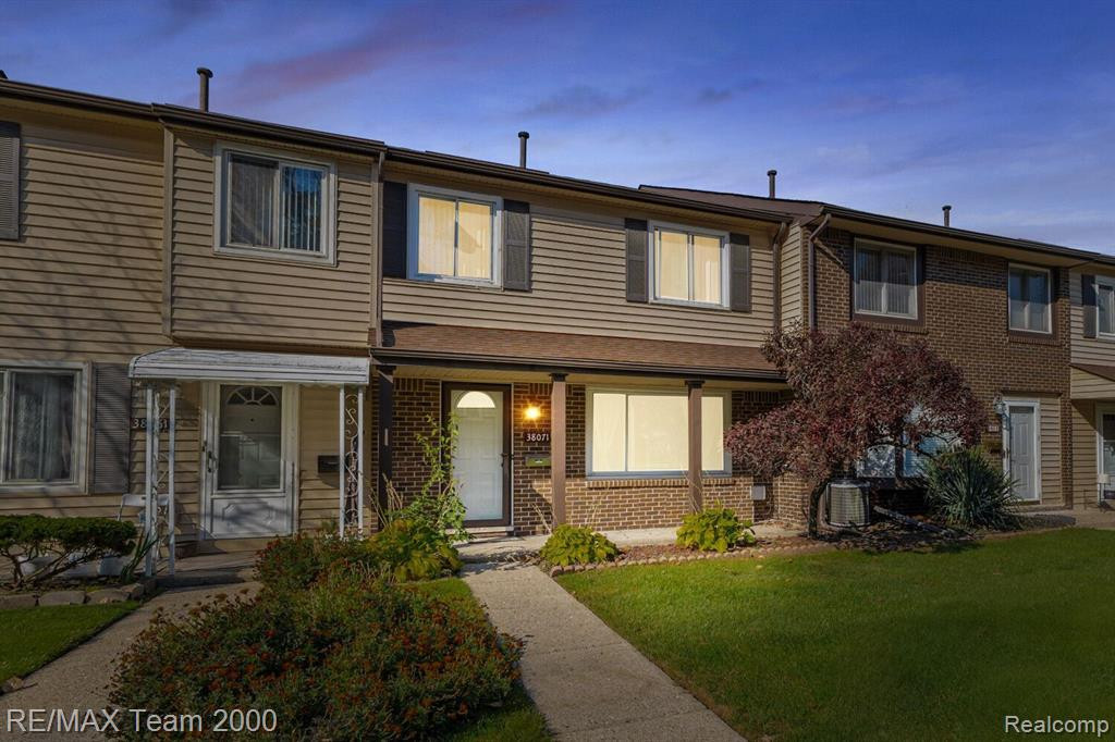 38071 CAROLON Boulevard, Westland, MI — Photo 2