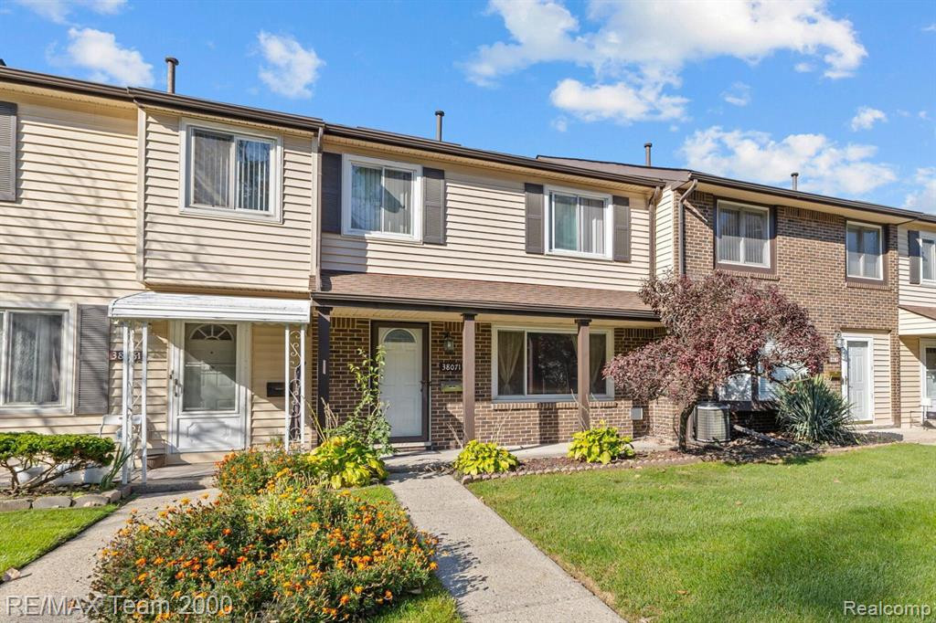 38071 CAROLON Boulevard, Westland, MI — Photo 3