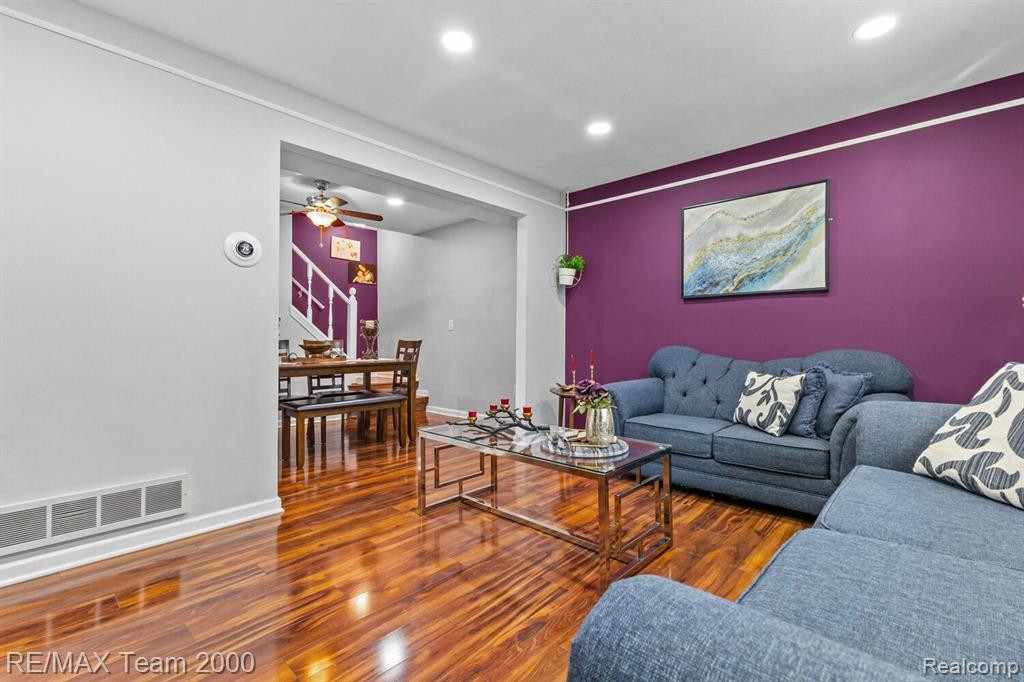 38071 CAROLON Boulevard, Westland, MI — Photo 4