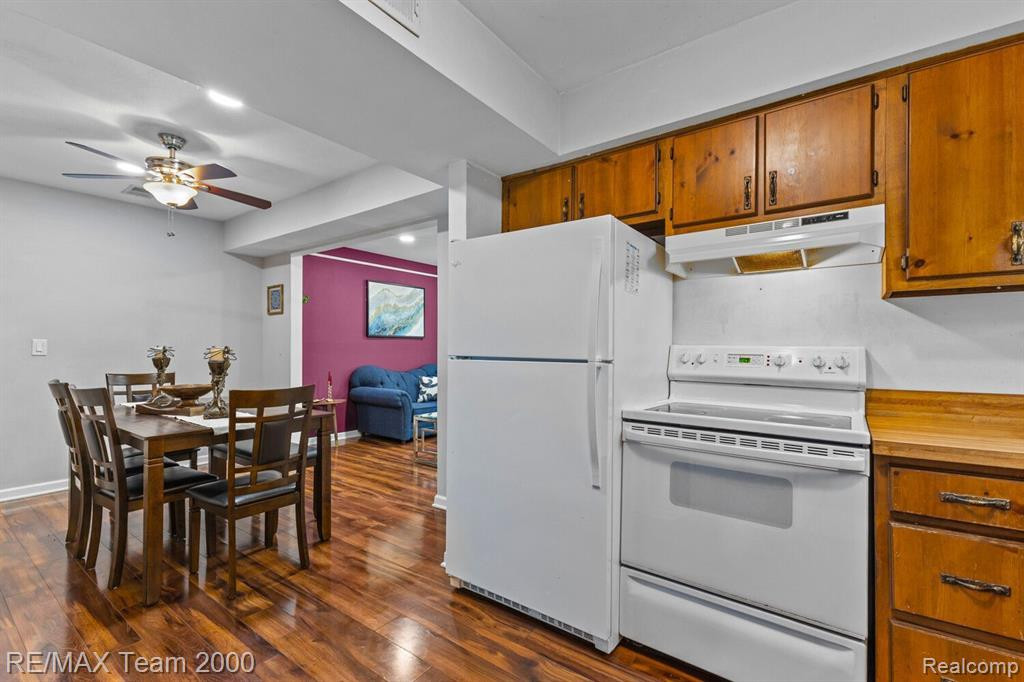 38071 CAROLON Boulevard, Westland, MI — Photo 12