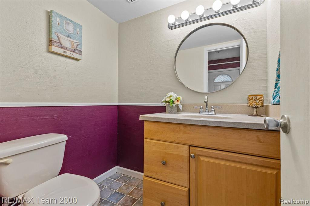 38071 CAROLON Boulevard, Westland, MI — Photo 13