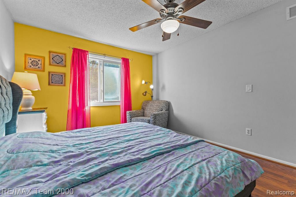 38071 CAROLON Boulevard, Westland, MI — Photo 15