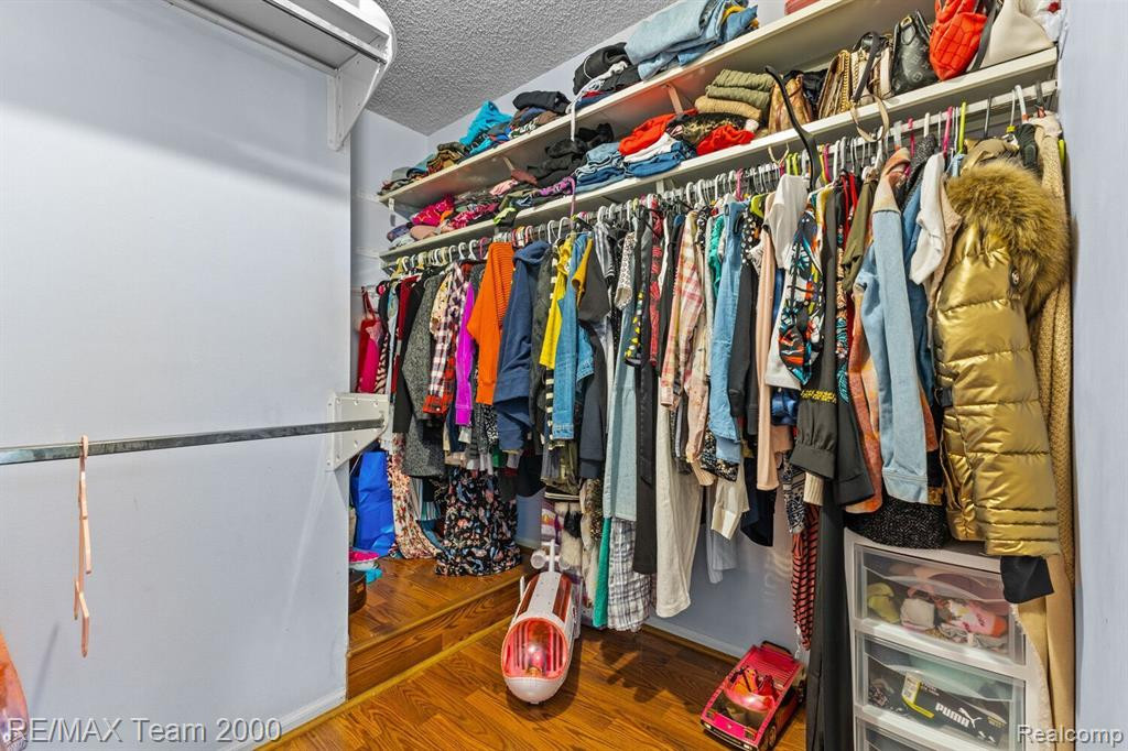 38071 CAROLON Boulevard, Westland, MI — Photo 17