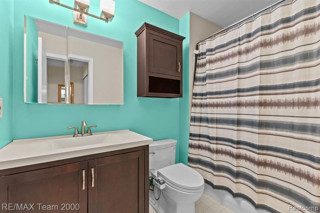 38071 CAROLON Boulevard, Westland, MI — Photo 20