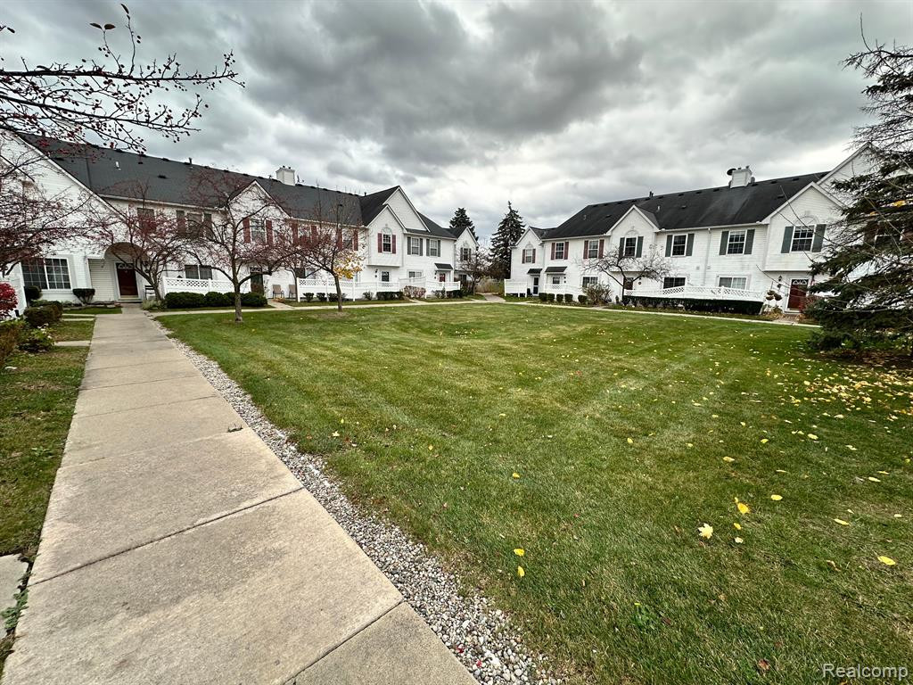 22040 CAPE COD Way, Farmington Hills, MI 48336 — Photo 2