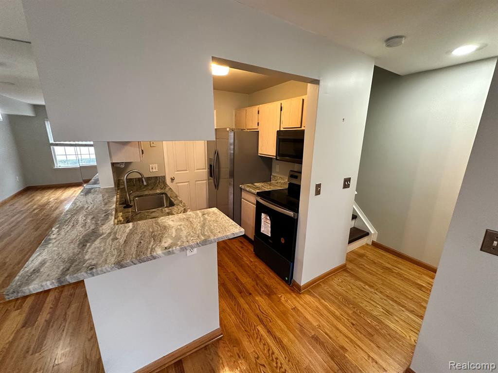 22040 CAPE COD Way, Farmington Hills, MI 48336 — Photo 4
