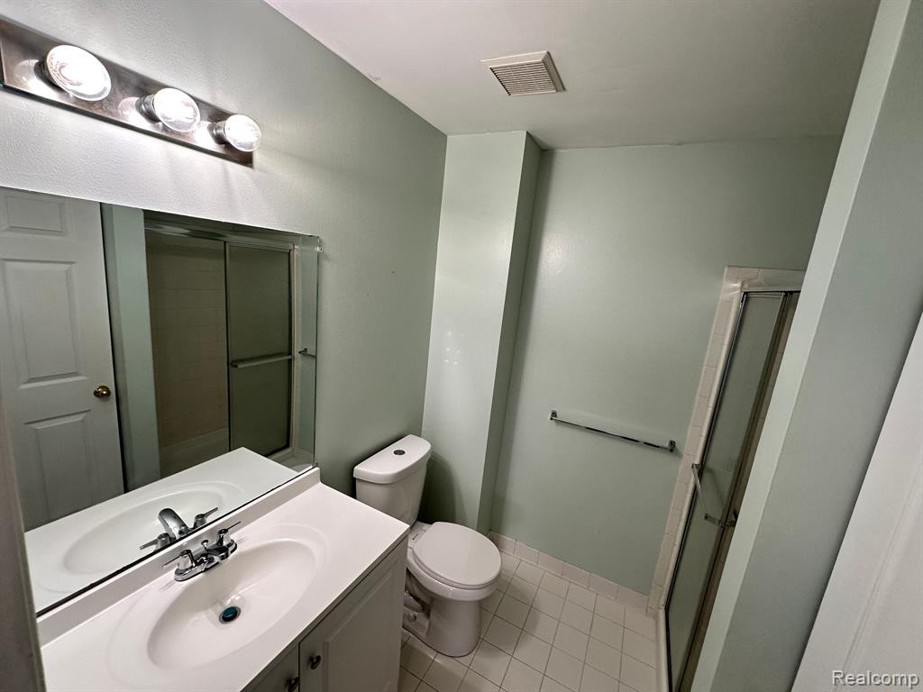 22040 CAPE COD Way, Farmington Hills, MI 48336 — Photo 17