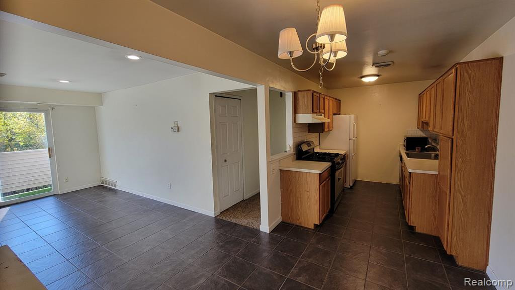 44465 SAVERY Drive, Canton, MI 48187 — Photo 5