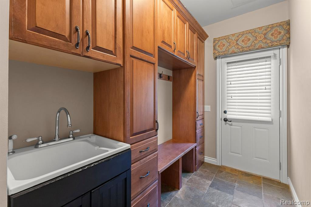 7394 WHITTINGHAM Way, West Bloomfield, MI — Photo 29