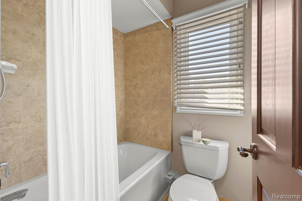 7394 WHITTINGHAM Way, West Bloomfield, MI — Photo 37