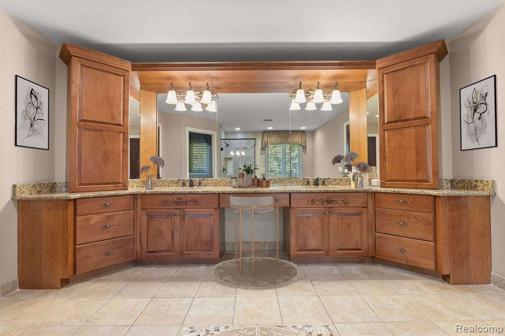 7394 WHITTINGHAM Way, West Bloomfield, MI — Photo 45