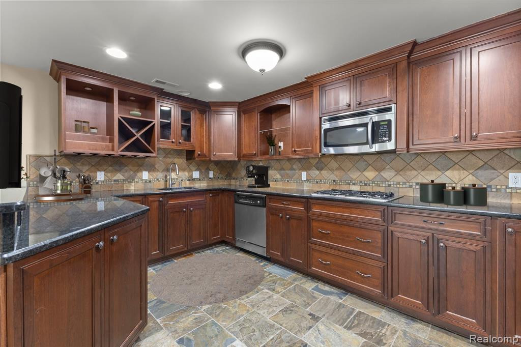 7394 WHITTINGHAM Way, West Bloomfield, MI — Photo 56