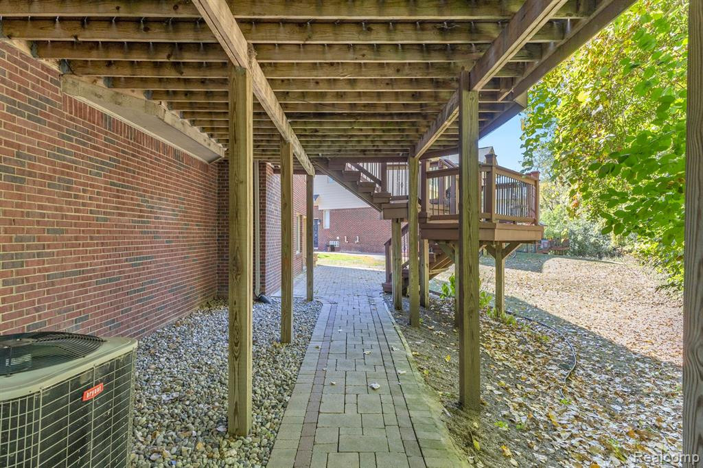 7394 WHITTINGHAM Way, West Bloomfield, MI — Photo 59