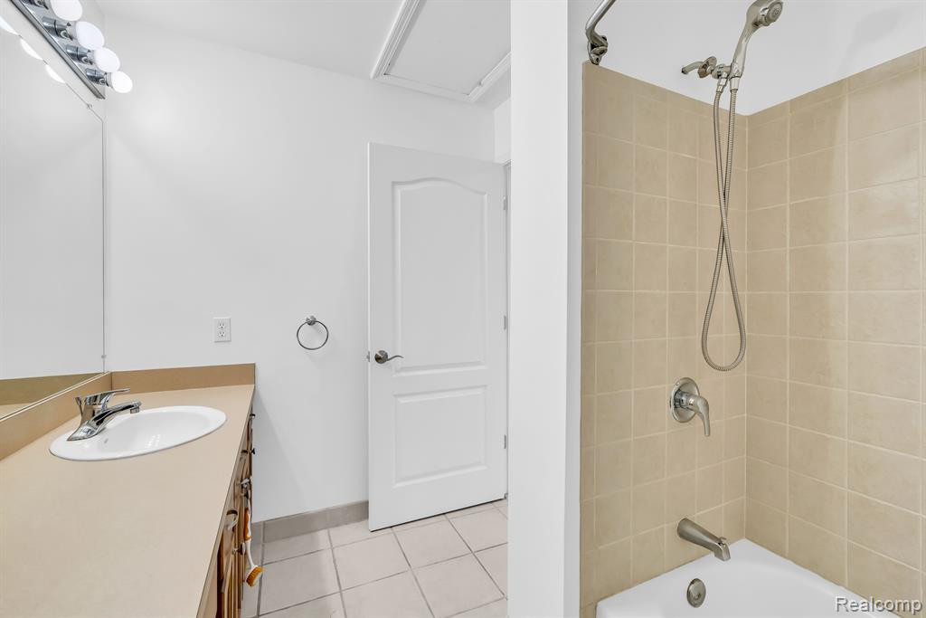 44700 HEATHER Lane, Canton, MI 48187 — Photo 28