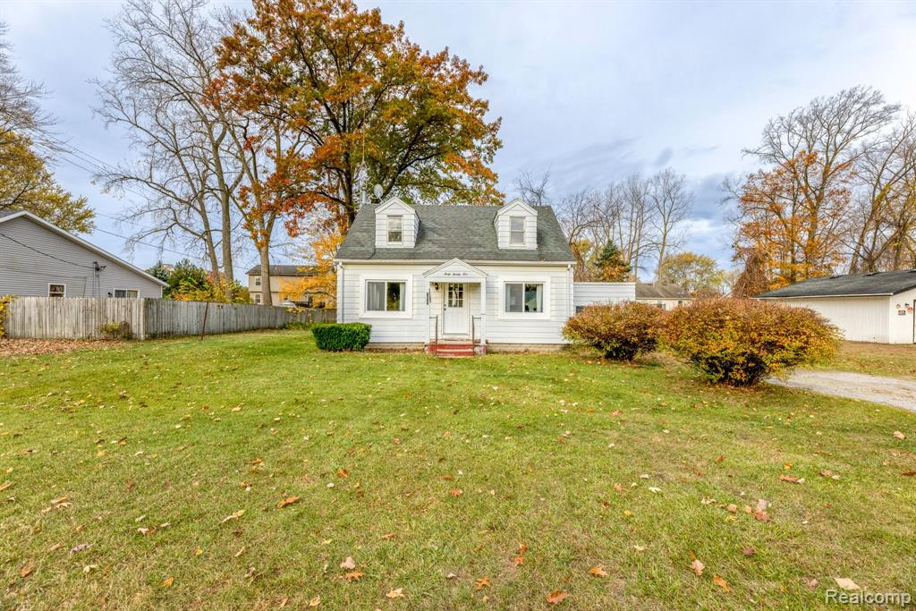 4025 HELEN Avenue, Fort Gratiot, MI 48059 — Photo 2