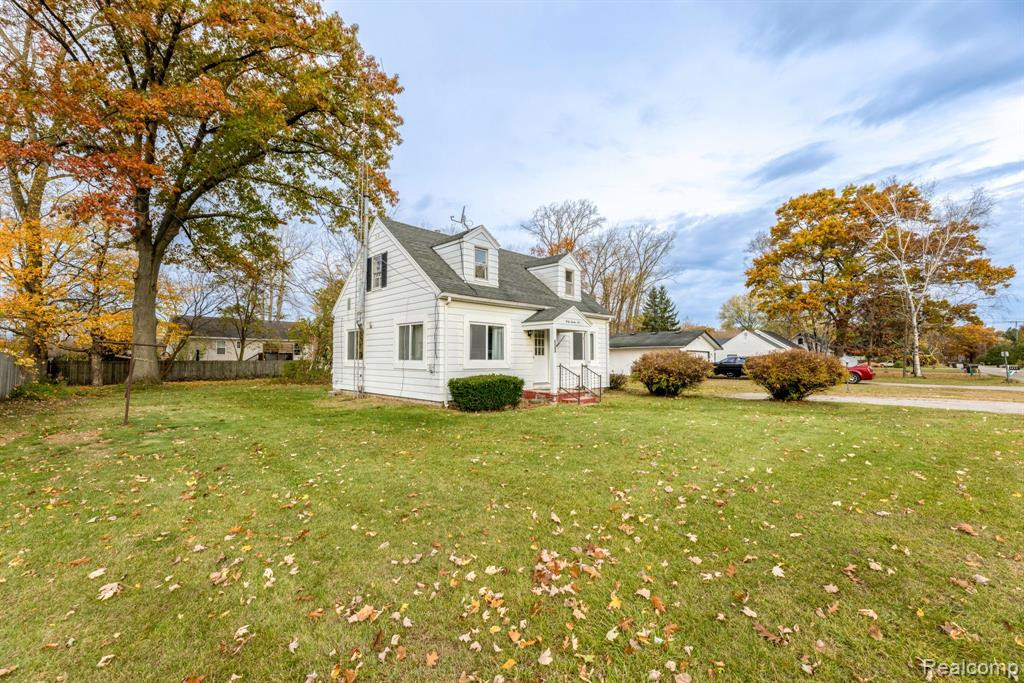 4025 HELEN Avenue, Fort Gratiot, MI 48059 — Photo 3