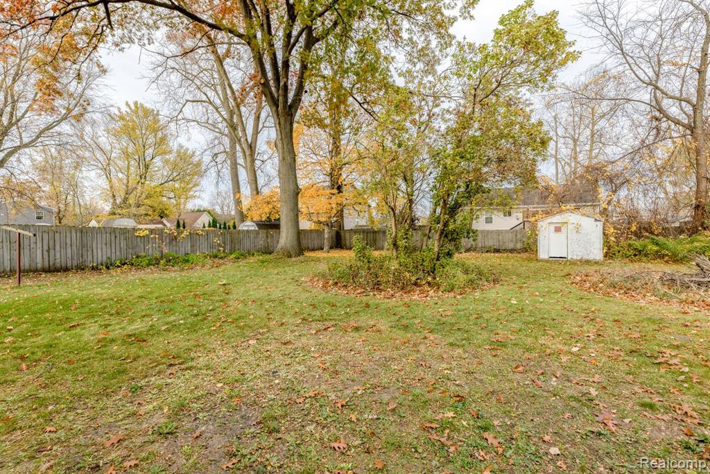 4025 HELEN Avenue, Fort Gratiot, MI 48059 — Photo 6
