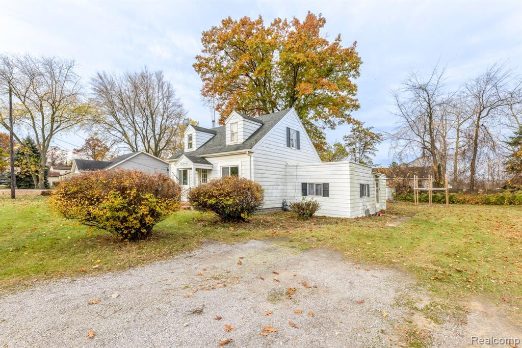 4025 HELEN Avenue, Fort Gratiot, MI 48059 — Photo 8