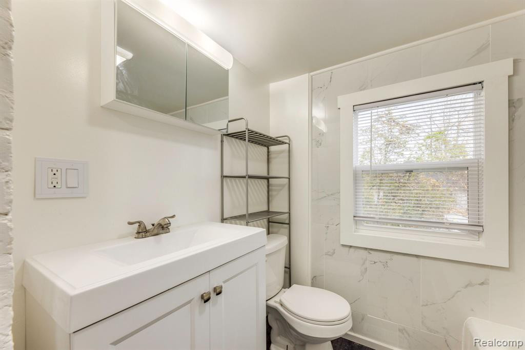 4025 HELEN Avenue, Fort Gratiot, MI 48059 — Photo 32