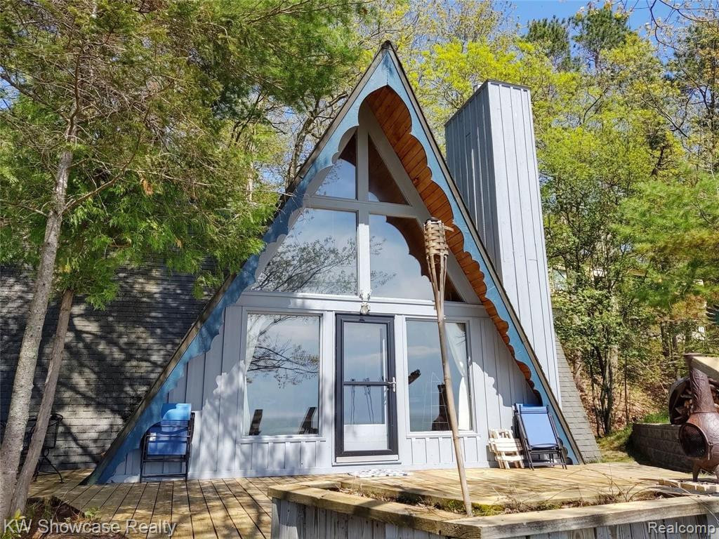 5146 LOWER SHORE Drive, Harbor Springs, MI 49740 — front exterior