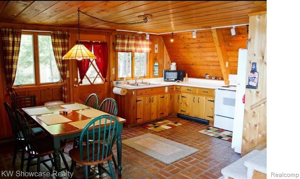 5146 LOWER SHORE Drive, Harbor Springs, MI 49740 — Photo 20