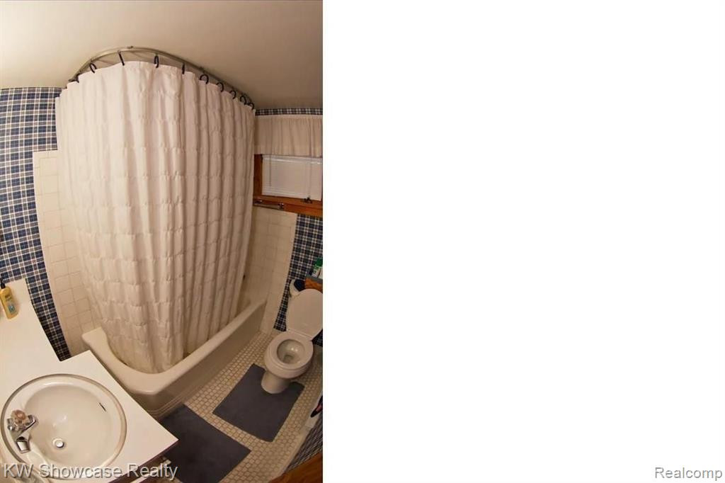 5146 LOWER SHORE Drive, Harbor Springs, MI 49740 — Photo 29