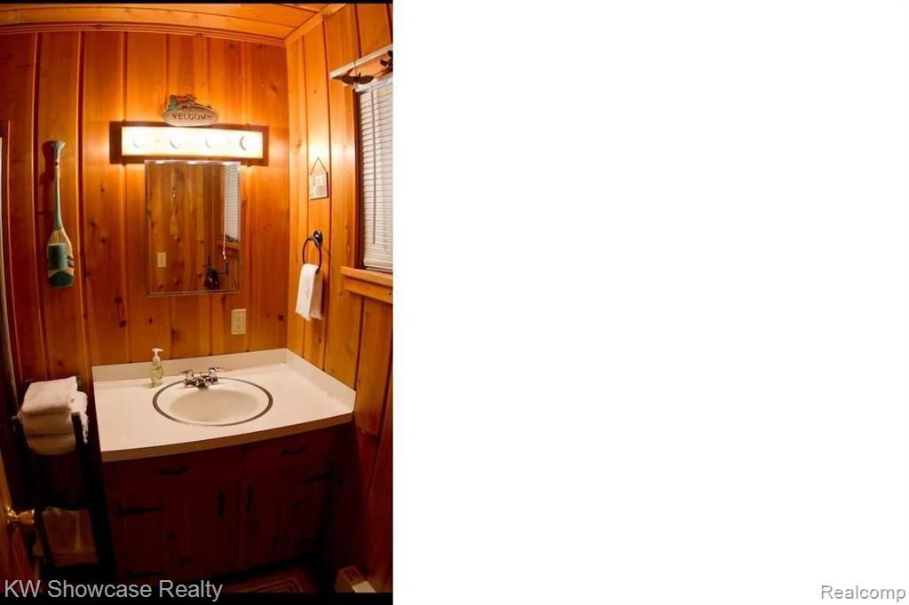 5146 LOWER SHORE Drive, Harbor Springs, MI 49740 — Photo 32