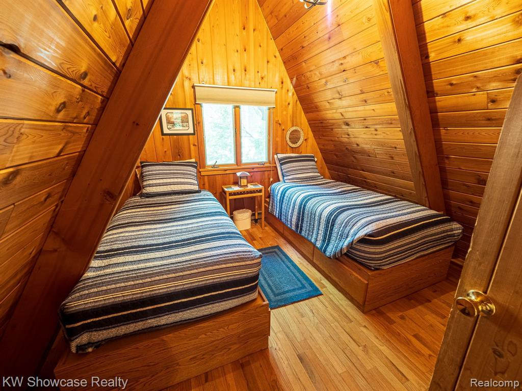 5146 LOWER SHORE Drive, Harbor Springs, MI 49740 — Photo 46