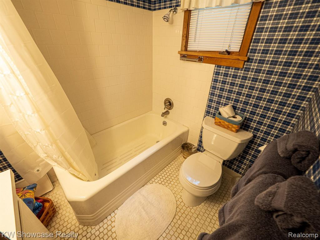 5146 LOWER SHORE Drive, Harbor Springs, MI 49740 — Photo 56