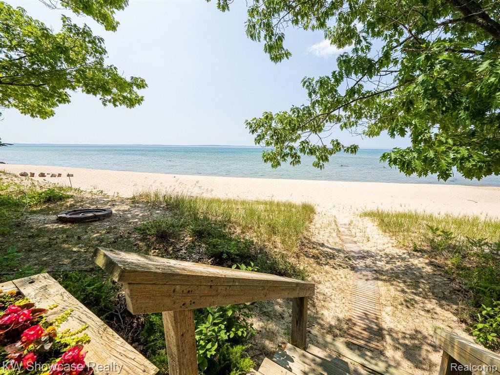 5146 LOWER SHORE Drive, Harbor Springs, MI 49740 — Photo 65
