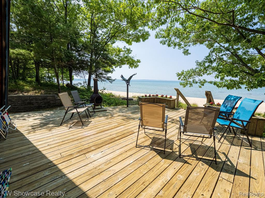 5146 LOWER SHORE Drive, Harbor Springs, MI 49740 — Photo 71