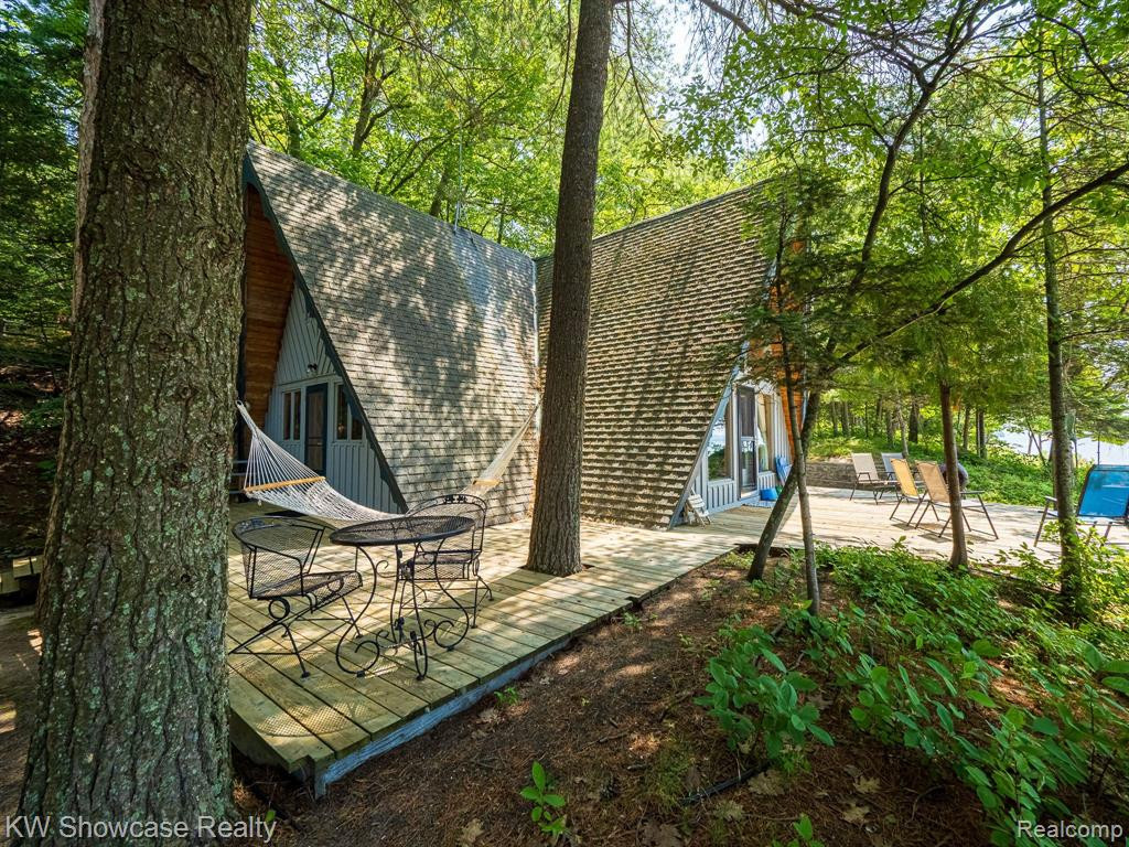 5146 LOWER SHORE Drive, Harbor Springs, MI 49740 — Photo 75