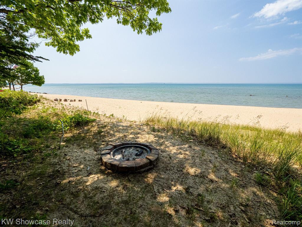 5146 LOWER SHORE Drive, Harbor Springs, MI 49740 — Photo 77