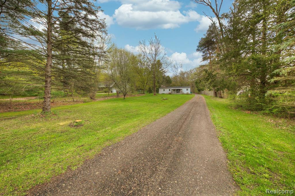 8309 N TERRITORIAL Road, Dexter, MI 48130 — Photo 2