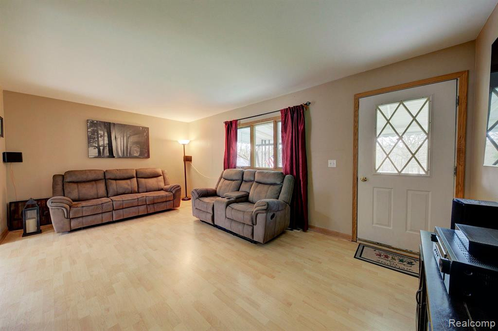 8309 N TERRITORIAL Road, Dexter, MI 48130 — Photo 4