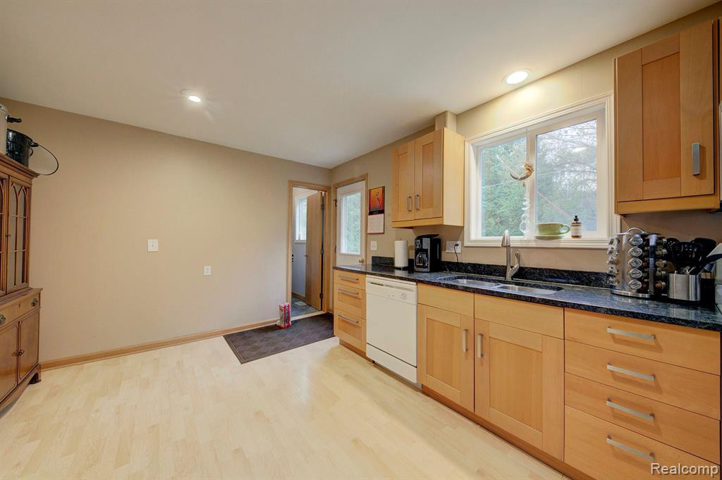 8309 N TERRITORIAL Road, Dexter, MI 48130 — Photo 7