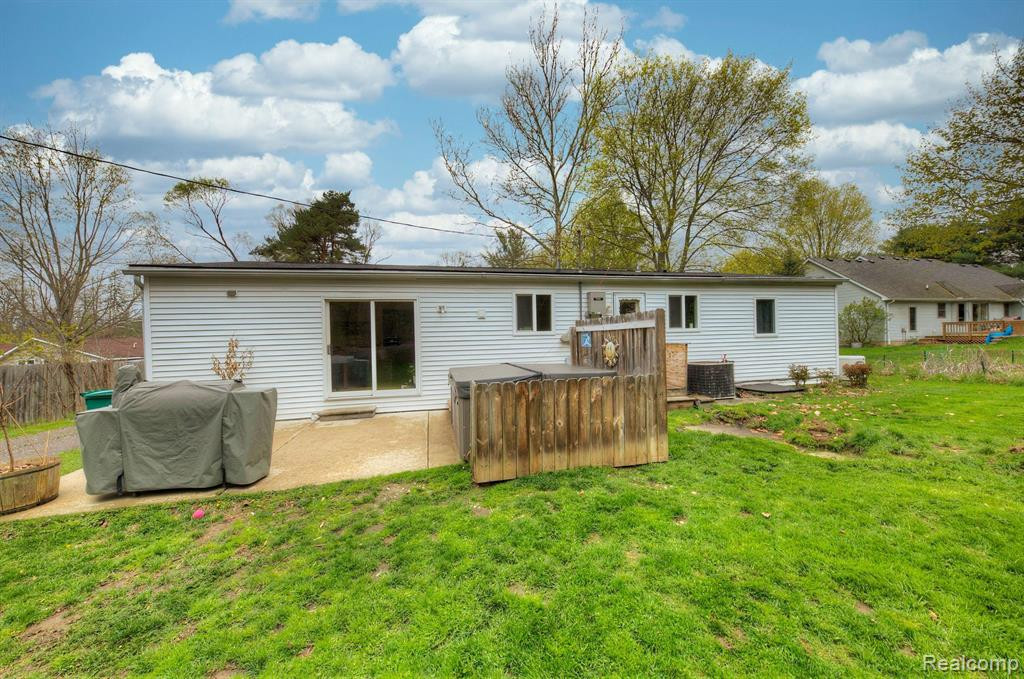 8309 N TERRITORIAL Road, Dexter, MI 48130 — Photo 16