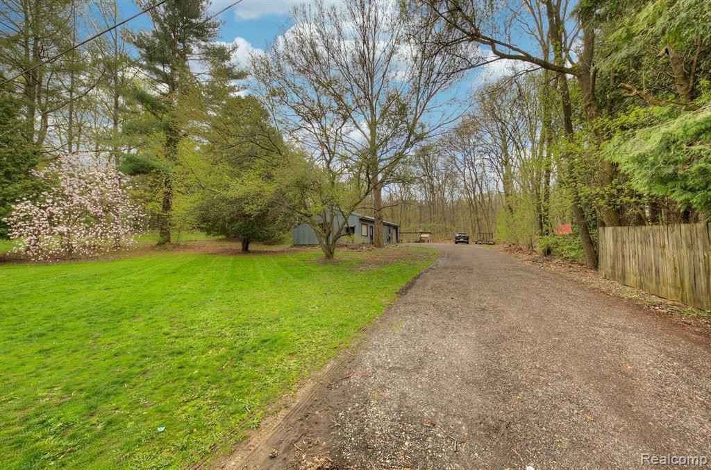 8309 N TERRITORIAL Road, Dexter, MI 48130 — Photo 21