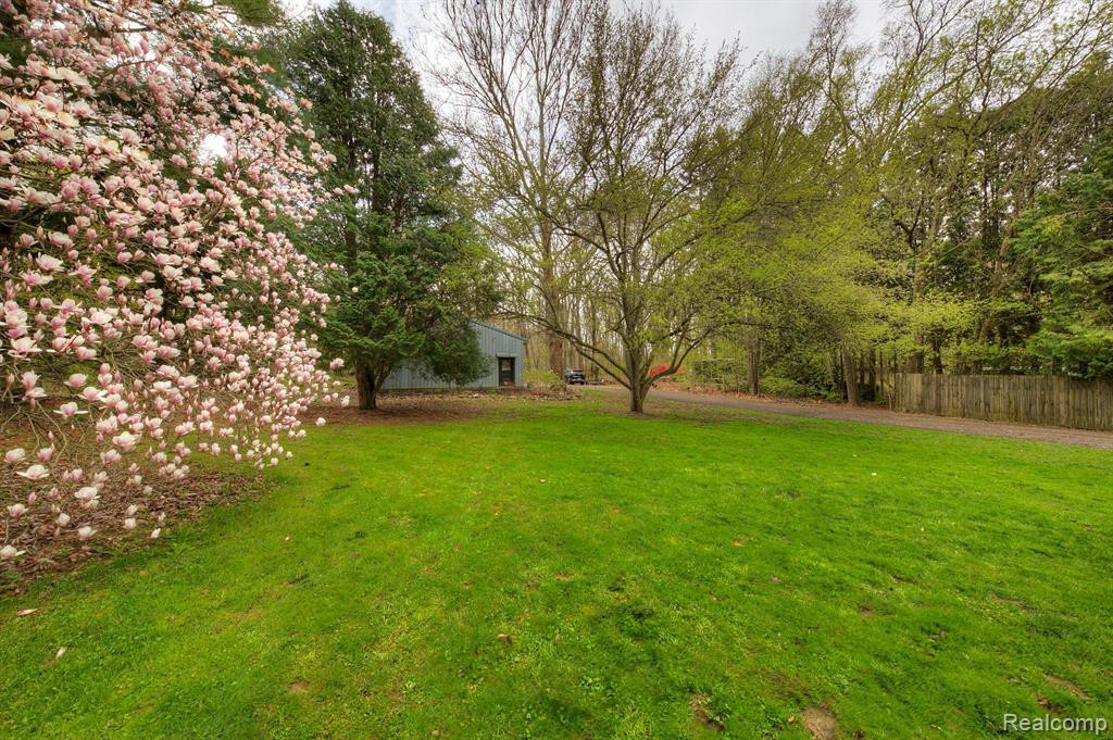 8309 N TERRITORIAL Road, Dexter, MI 48130 — Photo 26