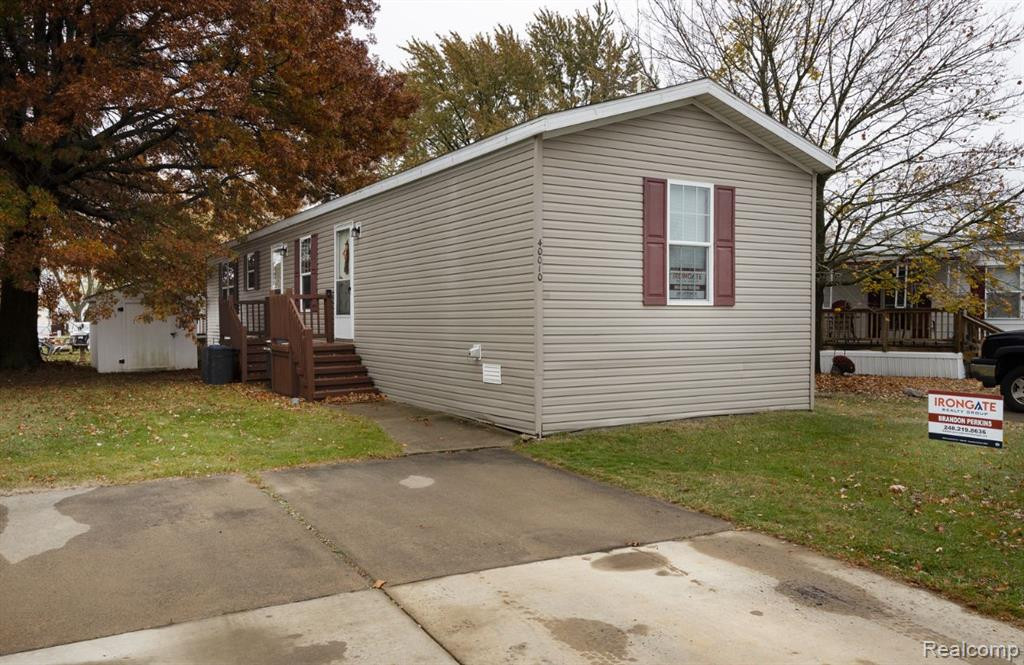 40010 N CORNWALL Circle, Sterling Heights, MI 48310 — front exterior