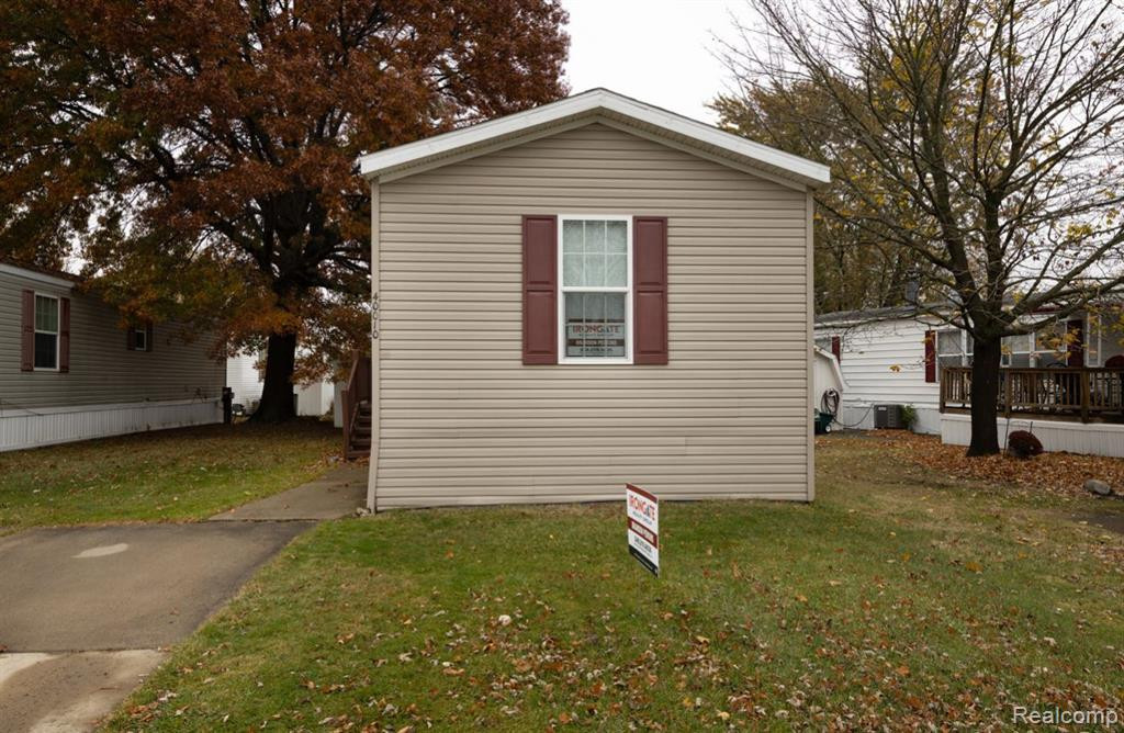 40010 N CORNWALL Circle, Sterling Heights, MI 48310 — Photo 2