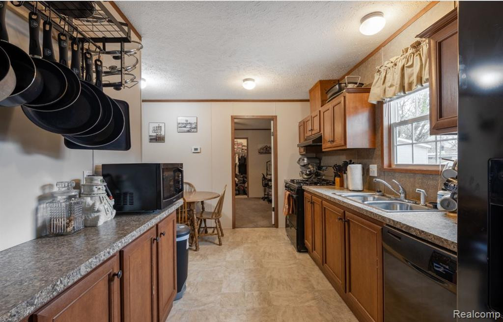 40010 N CORNWALL Circle, Sterling Heights, MI 48310 — Photo 6