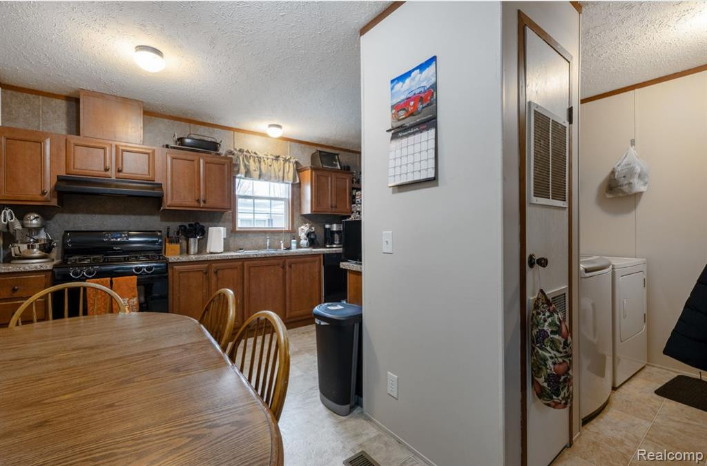 40010 N CORNWALL Circle, Sterling Heights, MI 48310 — Photo 8