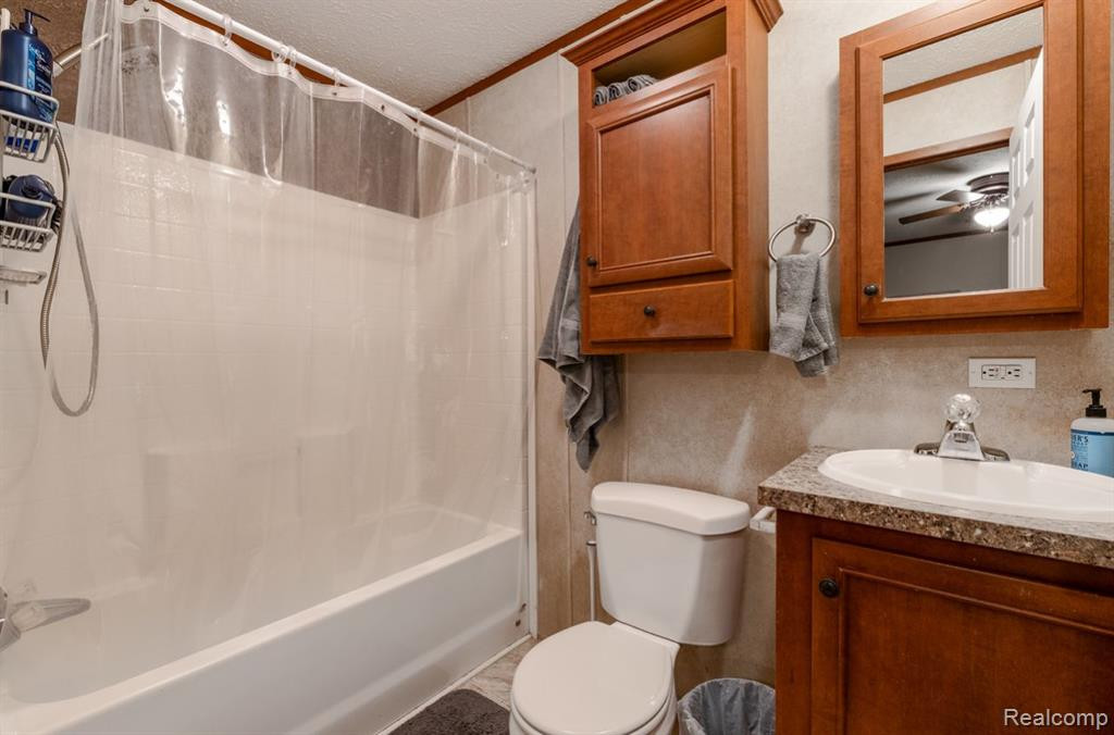 40010 N CORNWALL Circle, Sterling Heights, MI 48310 — Photo 11