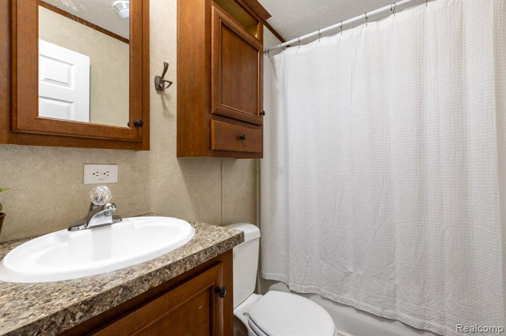 40010 N CORNWALL Circle, Sterling Heights, MI 48310 — Photo 15