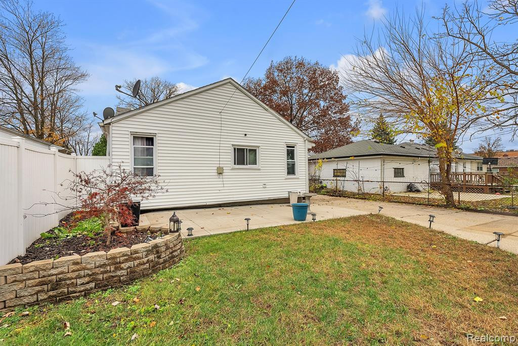 6044 N VERNON Street, Dearborn Heights, MI 48127 — Photo 7