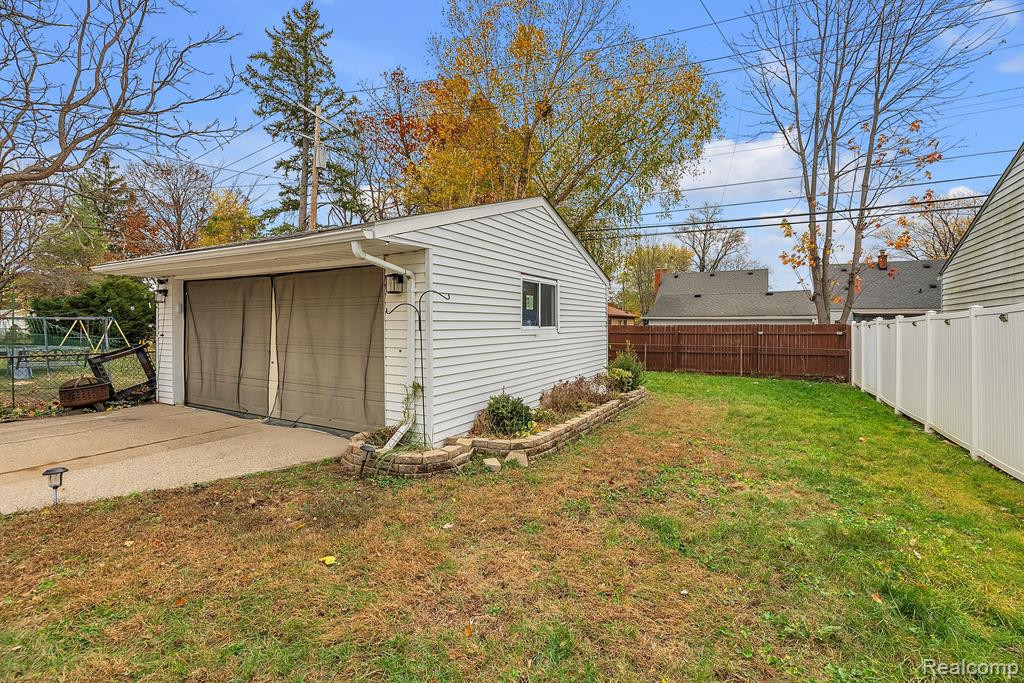 6044 N VERNON Street, Dearborn Heights, MI 48127 — Photo 8