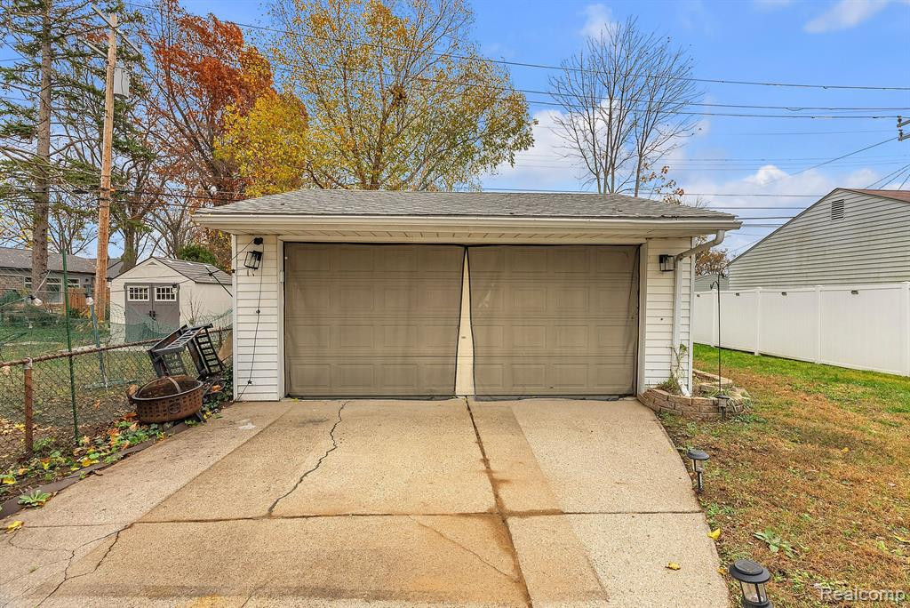 6044 N VERNON Street, Dearborn Heights, MI 48127 — Photo 9
